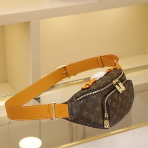 Alternative view of This Rush waist bag is crafted from soft Monogram canvas, blending functionality with contemporary style.A beaded zipper pull opens the front zippered pocket, securely holding your phone, keys, and cards. The main zippered compartment provides space for daily essentials, while an adjustable strap and top leather handle offer versatile carrying options. 15 x 8 x 30 cm (H x W x L)